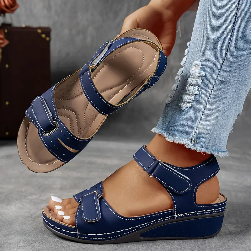 Frieda | Unterstützende Sandalen mit Keilabsatz