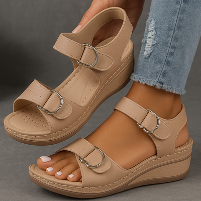 Frieda | Unterstützende Sandalen mit Keilabsatz